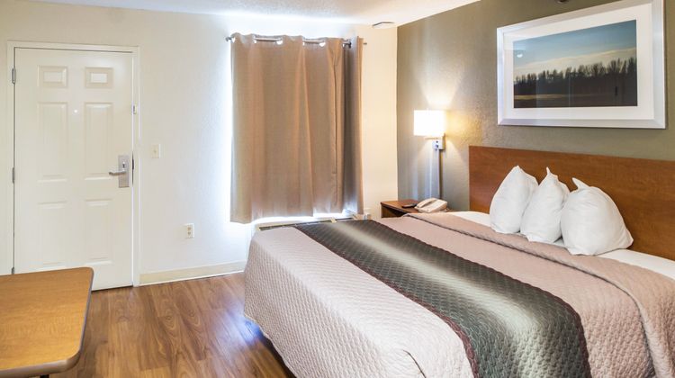HomeTowne Studios Houston - West Oaks Room