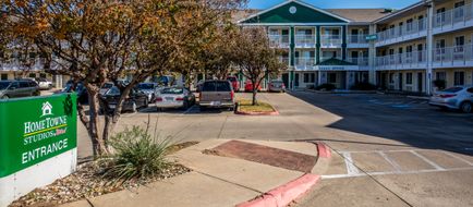 HomeTowne Studios Austin Exterior