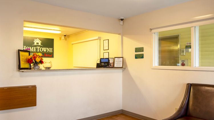 HomeTowne Studios Salem, OR Lobby