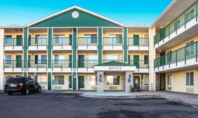 HomeTowne Studios Colorado Springs-Arpt Exterior