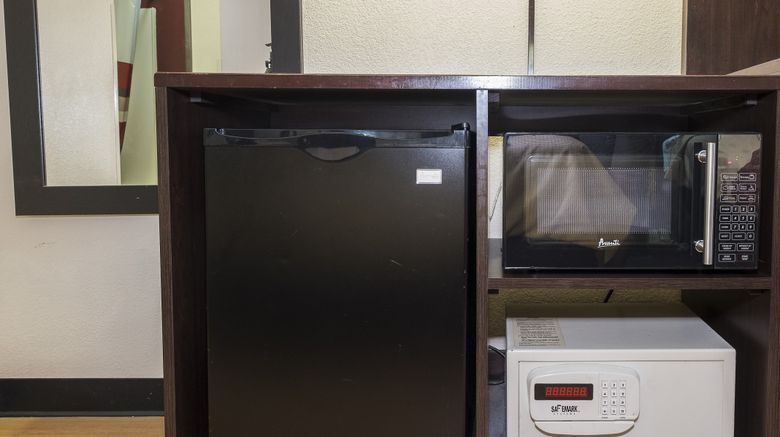 <b>Red Roof Inn & Suites Hermitage Room</b>. Images powered by <a href="https://www.leonardoworldwide.com/" title="Leonardo Worldwide" target="_blank">Leonardo</a>.