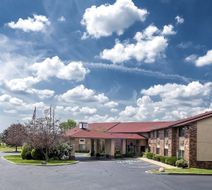 Red Roof Inn & Suites Hermitage Exterior