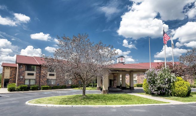Red Roof Inn & Suites Hermitage Exterior