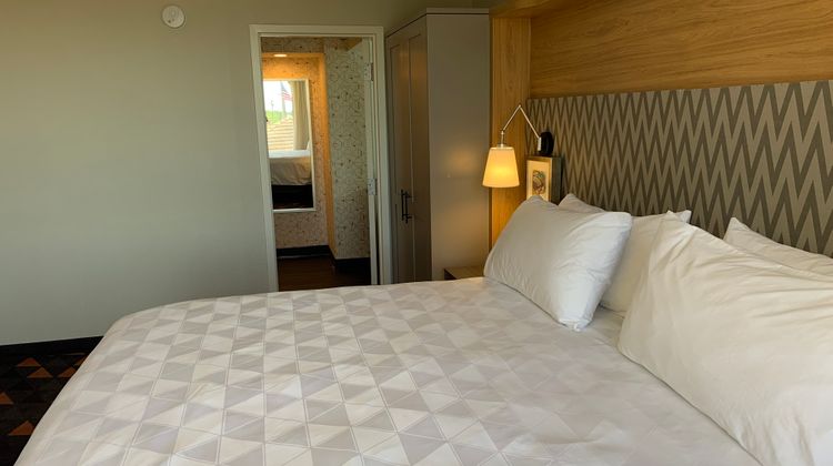 Holiday Inn Crystal Lake Suite