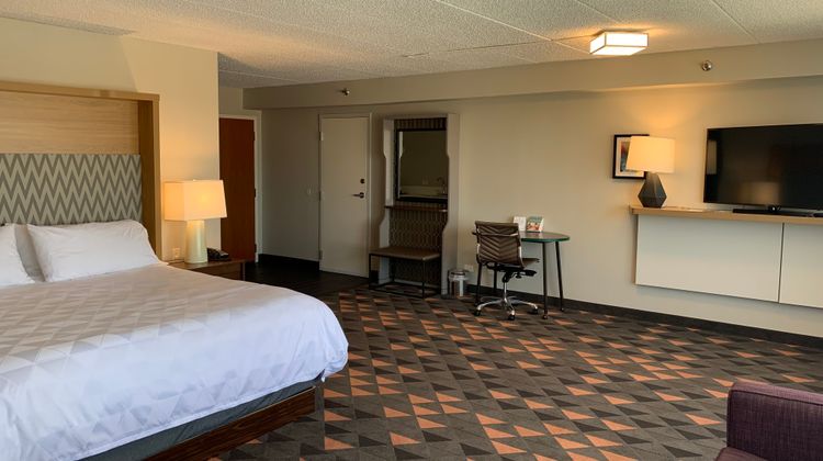 Holiday Inn Crystal Lake Suite