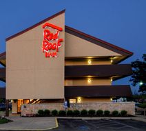 Red Roof Inn Akron Exterior