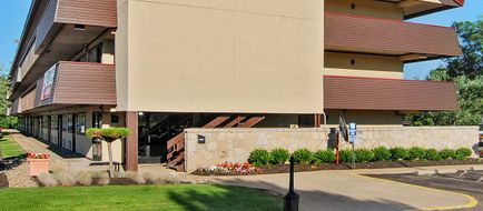 Red Roof Inn Akron Exterior