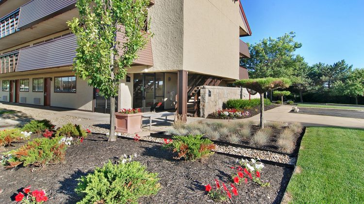 Red Roof Inn Akron Exterior