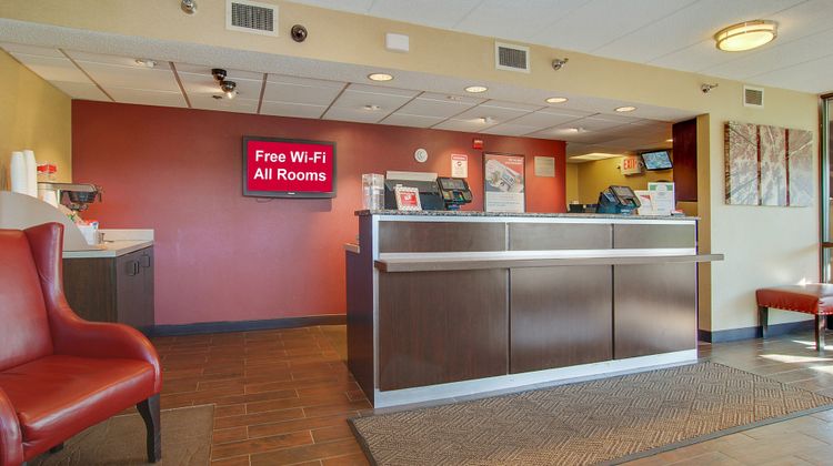 Red Roof Inn Akron Lobby