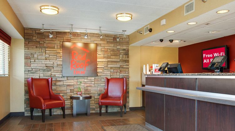 Red Roof Inn Akron Lobby