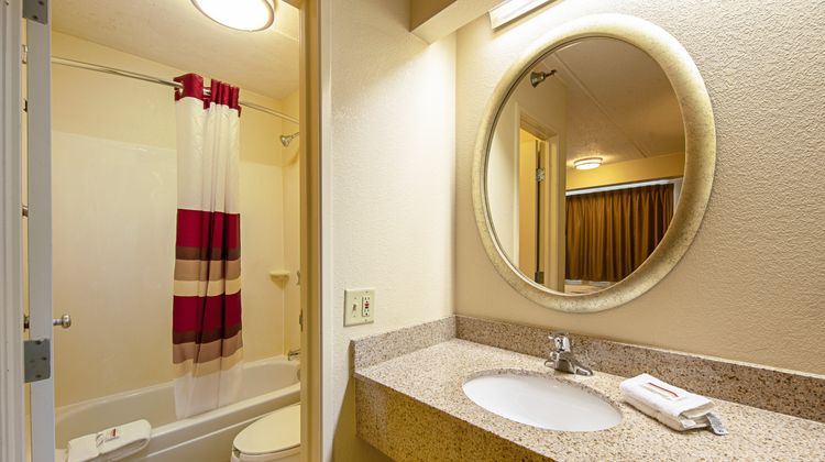 Red Roof Inn Johnson City Room