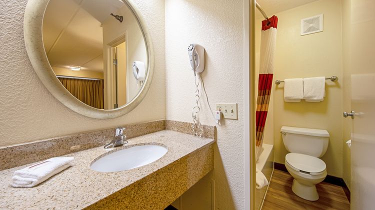 Red Roof Inn Johnson City Room