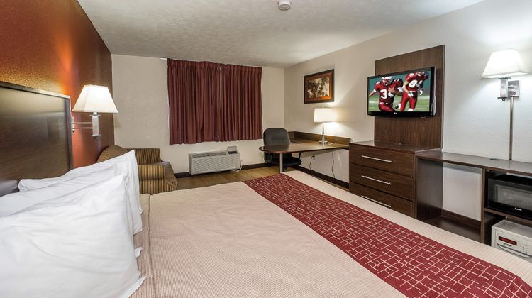 Red Roof Inn & Suites Hermitage Room