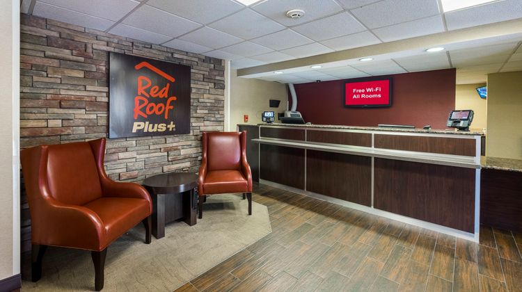 Red Roof PLUS+ Boston-Woburn/Burlington Lobby