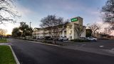 HomeTowne Studios Fresno - West Exterior