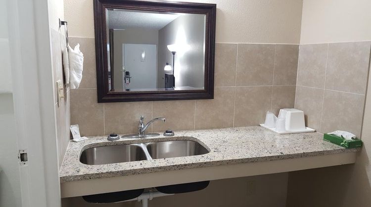Red Carpet Inn & Suites Room