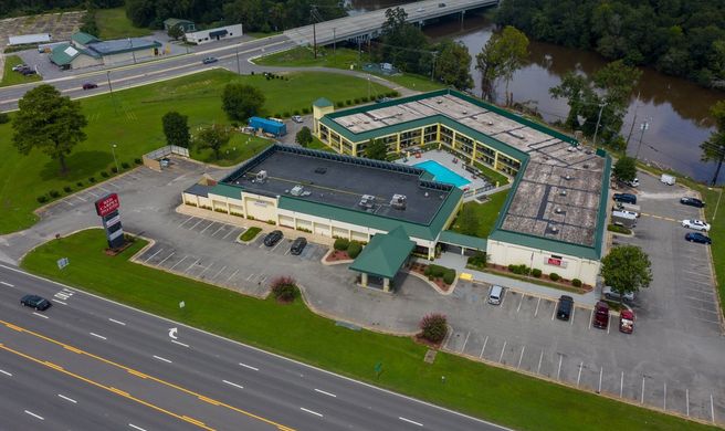 Red Carpet Inn & Suites Exterior