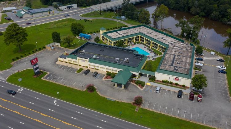 Red Carpet Inn & Suites Exterior