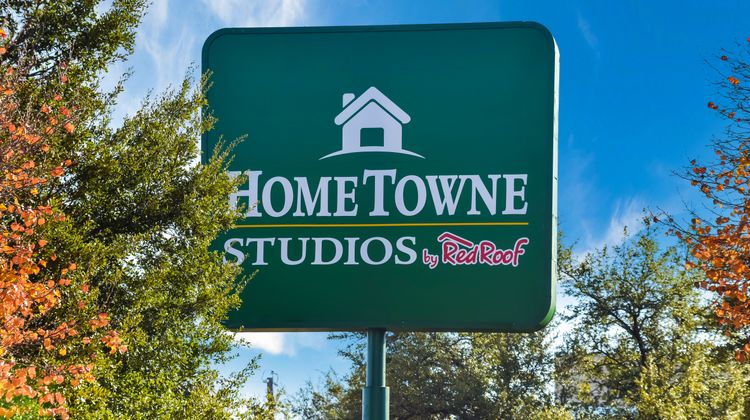 Hometowne Studios Dallas North Addison Exterior