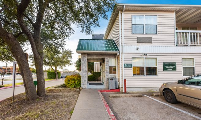 Hometowne Studios Dallas North Addison Exterior