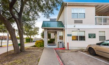 Hometowne Studios Dallas North Addison