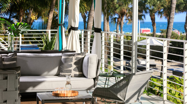 <b>Kimpton Surfcomber Hotel Lobby</b>. Images powered by <a href="https://www.leonardoworldwide.com/" title="Leonardo Worldwide" target="_blank">Leonardo</a>.