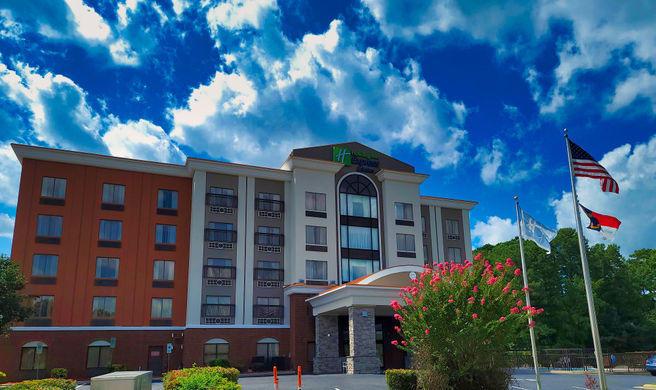 Holiday Inn Express Wilson Exterior