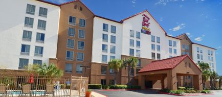 Red Roof PLUS+ San Antonio Downtown Exterior