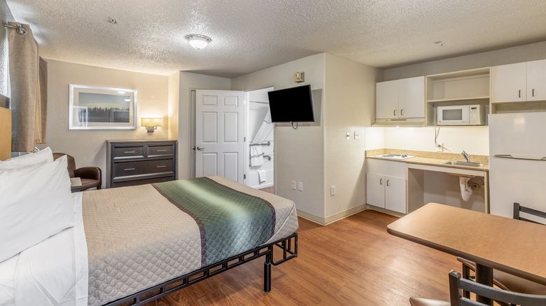 <b>HomeTowne Studios Orlando - Casselberry Room</b>. Images powered by <a href="https://www.leonardoworldwide.com/" title="Leonardo Worldwide" target="_blank">Leonardo</a>.