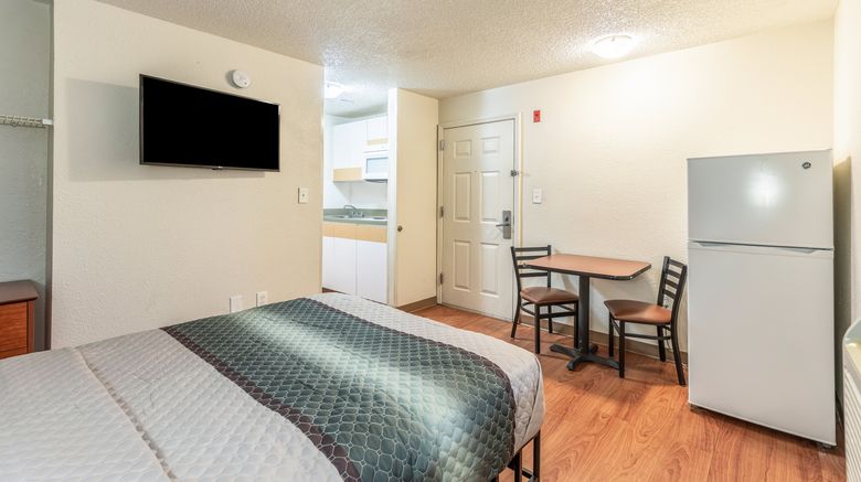 <b>HomeTowne Studios Orlando - Casselberry Room</b>. Images powered by <a href="https://www.leonardoworldwide.com/" title="Leonardo Worldwide" target="_blank">Leonardo</a>.