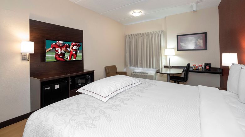 <b>Red Roof Plus+ Jacksonville Southpoint Room</b>. Images powered by <a href="https://www.leonardoworldwide.com/" title="Leonardo Worldwide" target="_blank">Leonardo</a>.