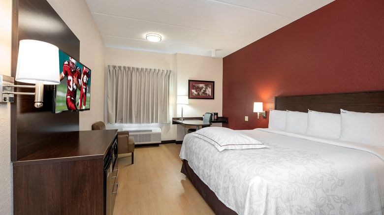 <b>Red Roof Plus+ Jacksonville Southpoint Room</b>. Images powered by <a href="https://www.leonardoworldwide.com/" title="Leonardo Worldwide" target="_blank">Leonardo</a>.