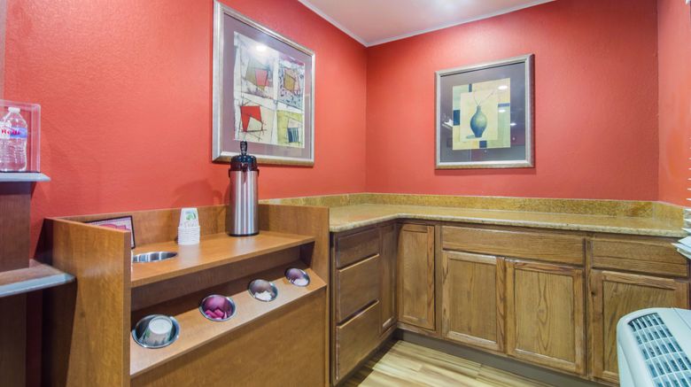 <b>HomeTowne Studios & Suites Bentonville Restaurant</b>. Images powered by <a href="https://www.leonardoworldwide.com/" title="Leonardo Worldwide" target="_blank">Leonardo</a>.