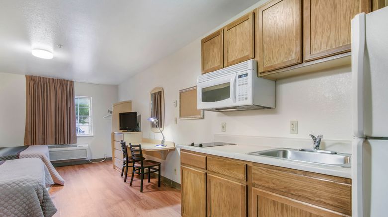 <b>HomeTowne Studios & Suites Bentonville Room</b>. Images powered by <a href="https://www.leonardoworldwide.com/" title="Leonardo Worldwide" target="_blank">Leonardo</a>.