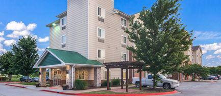 HomeTowne Studios & Suites Bentonville Exterior