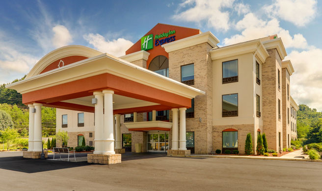 Holiday Inn Express & Suites Exterior