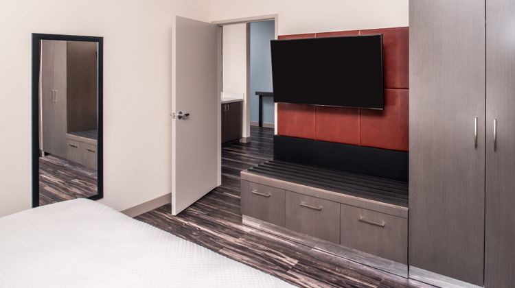 Hotel Indigo Frisco Suite