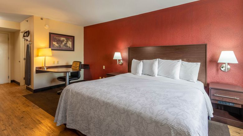 <b>Red Roof PLUS+ El Paso East Room</b>. Images powered by <a href="https://www.leonardoworldwide.com/" title="Leonardo Worldwide" target="_blank">Leonardo</a>.