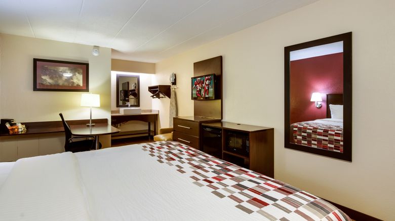 <b>Red Roof Inn Kalamazoo East–Expo Center Room</b>. Images powered by <a href="https://www.leonardoworldwide.com/" title="Leonardo Worldwide" target="_blank">Leonardo</a>.