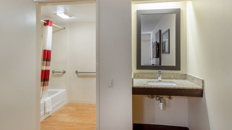 <b>Red Roof Inn Kalamazoo East–Expo Center Room</b>. Images powered by <a href="https://www.leonardoworldwide.com/" title="Leonardo Worldwide" target="_blank">Leonardo</a>.