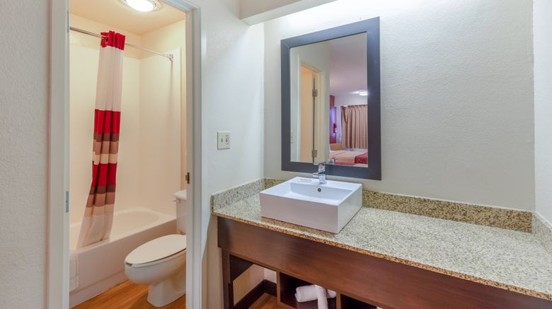<b>Red Roof Inn Kalamazoo East–Expo Center Room</b>. Images powered by <a href="https://www.leonardoworldwide.com/" title="Leonardo Worldwide" target="_blank">Leonardo</a>.
