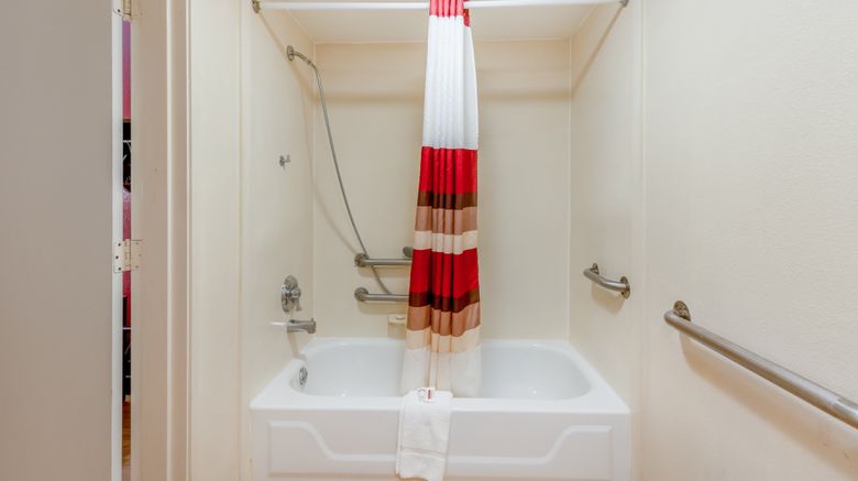<b>Red Roof Inn Kalamazoo East–Expo Center Room</b>. Images powered by <a href="https://www.leonardoworldwide.com/" title="Leonardo Worldwide" target="_blank">Leonardo</a>.