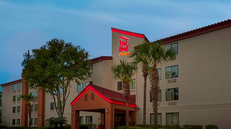 Red Roof PLUS+ Gainesville Exterior