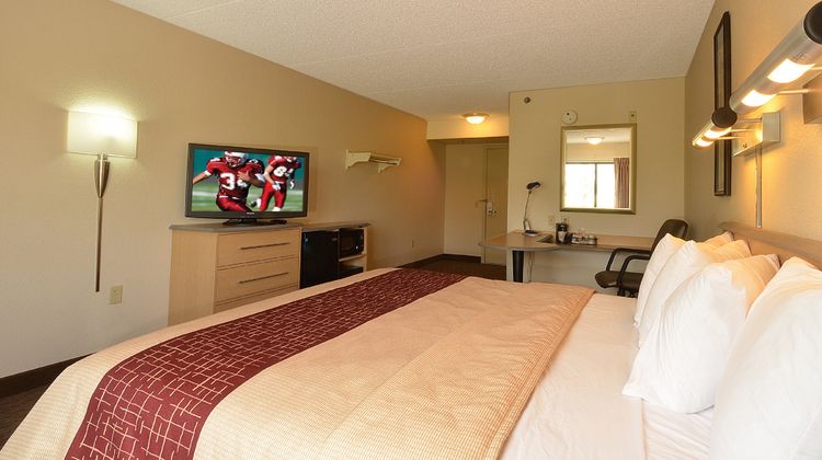 Red Roof Inn San Antonio Airport Room