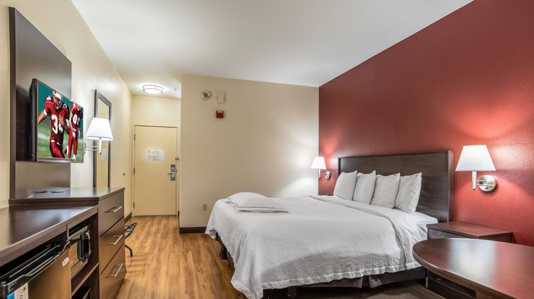 Red Roof PLUS+ Austin South – Airport Room