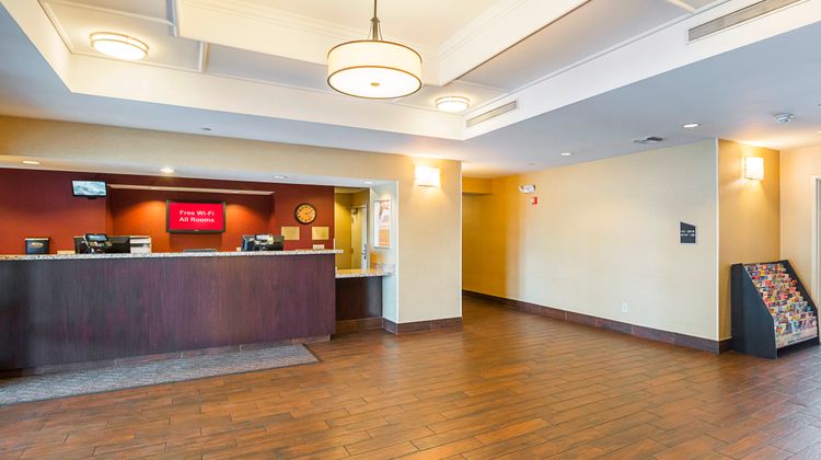 Red Roof PLUS+ Phoenix West Lobby