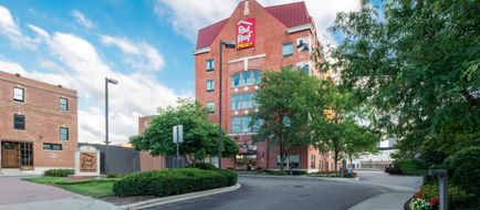 Red Roof PLUS+ Columbus Downtown-Convent Exterior