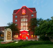 Red Roof PLUS+ Columbus Downtown-Convent Exterior