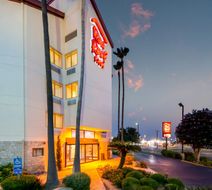Red Roof Inn Laredo Exterior
