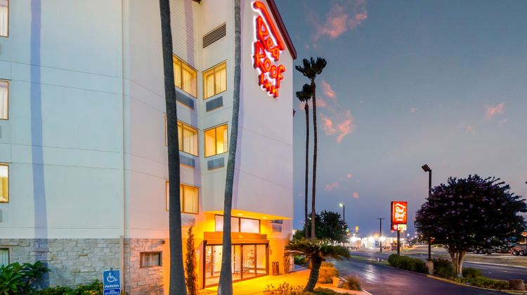 Red Roof Inn Laredo Exterior